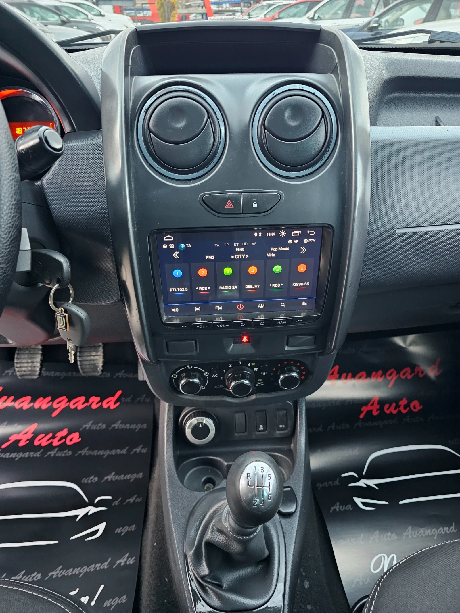 Dacia Duster 1.5dCi, 110к.с., 4х4 , снимка 11 - Автомобили и джипове - 53892762