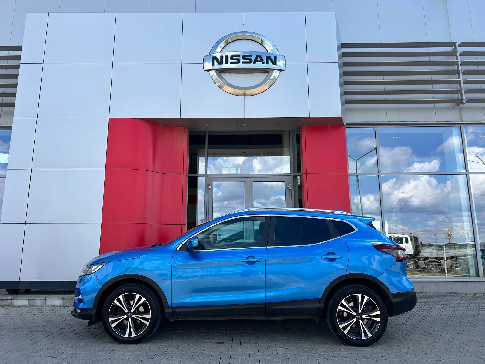 Nissan Qashqai 1.3 DIG-T N-Connecta A/T, снимка 2 - Автомобили и джипове - 54626743