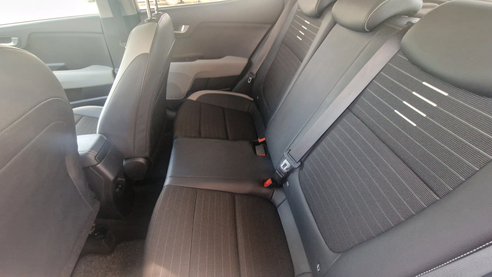 Kia Stonic, снимка 17 - Автомобили и джипове - 55598836