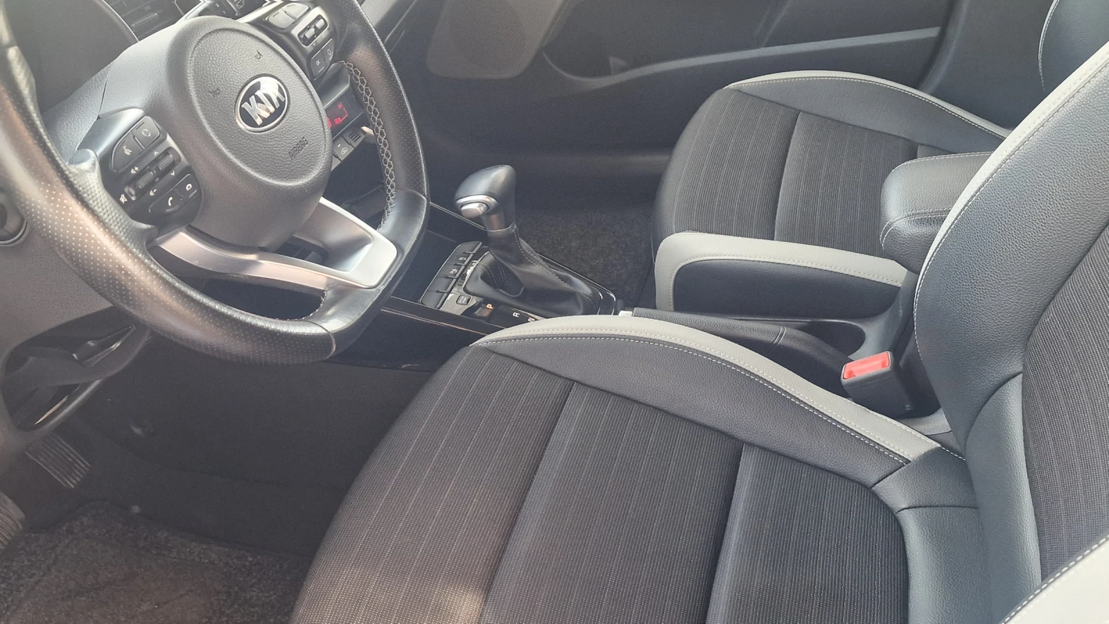 Kia Stonic, снимка 16 - Автомобили и джипове - 55598836