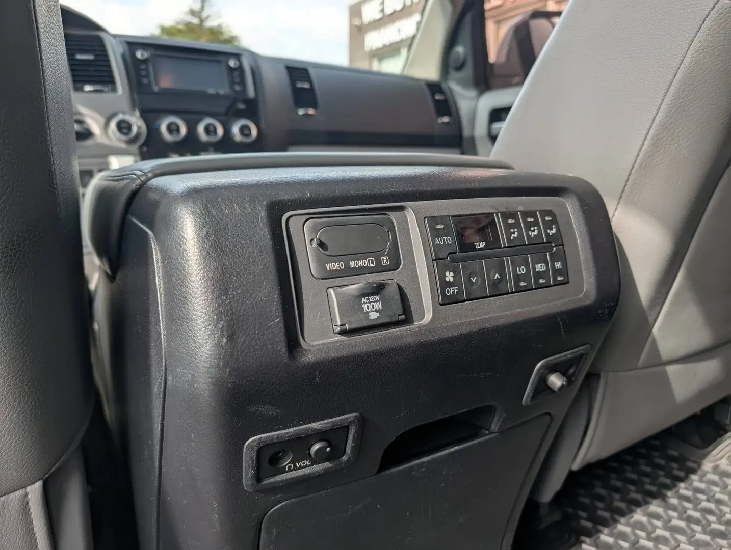 Toyota Sequoia 5.7* V8* LIMITED* �������* ������* JBL*  | Mobile.bg � ����������� 17