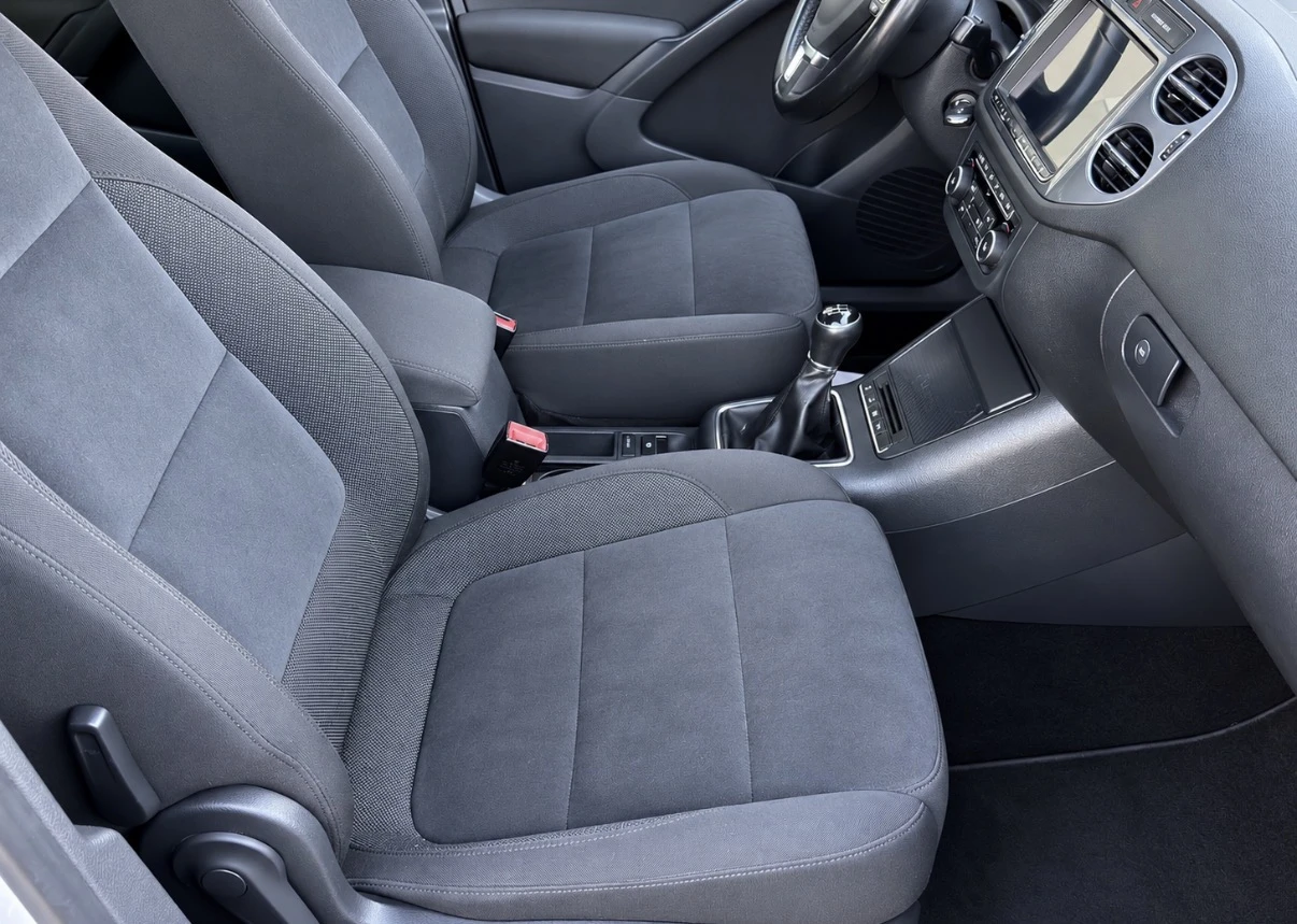 VW Tiguan 2.0TDI/R-LINE/LED, снимка 11 - Автомобили и джипове - 56638870
