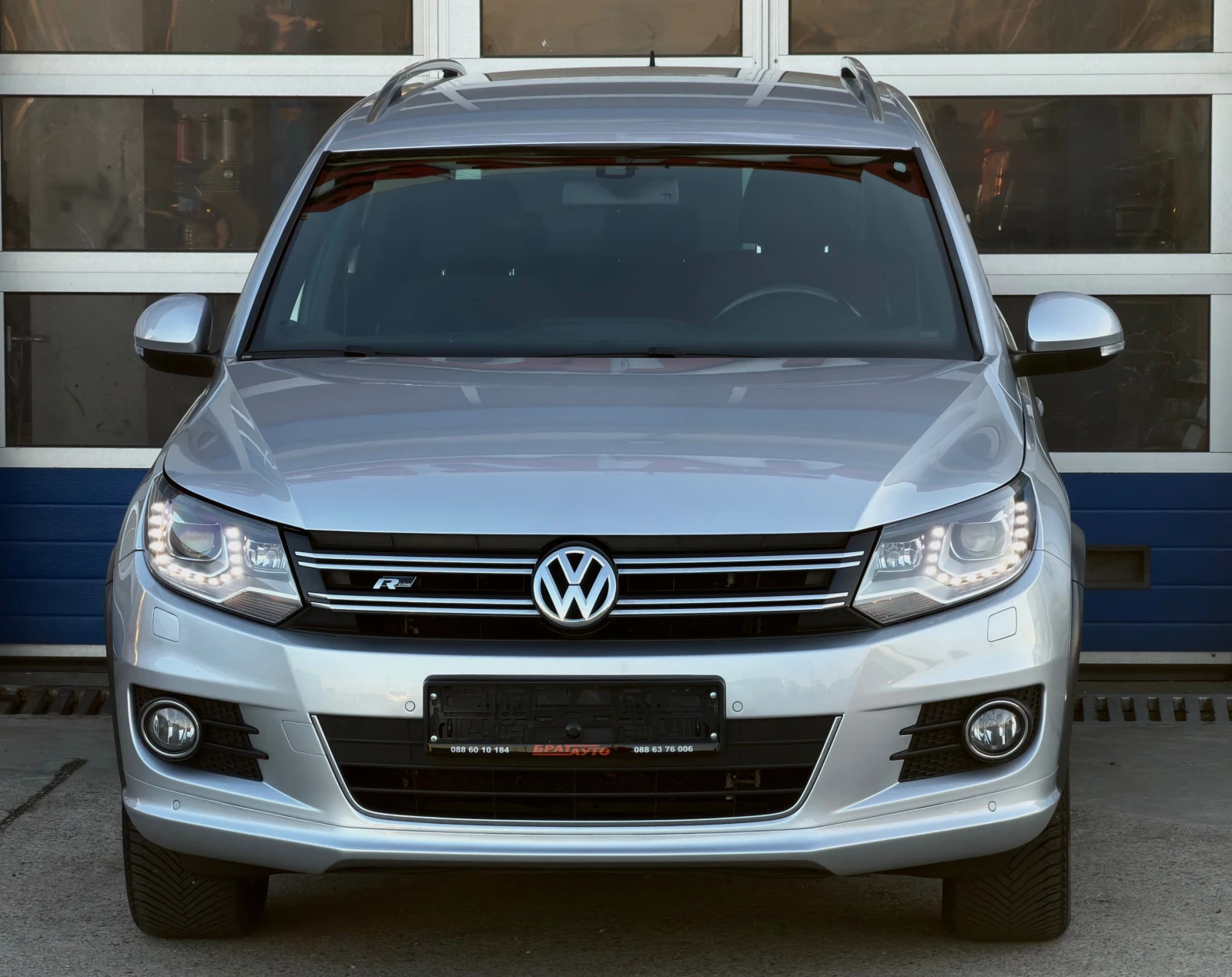 VW Tiguan 2.0TDI/R-LINE/LED, снимка 3 - Автомобили и джипове - 56638870