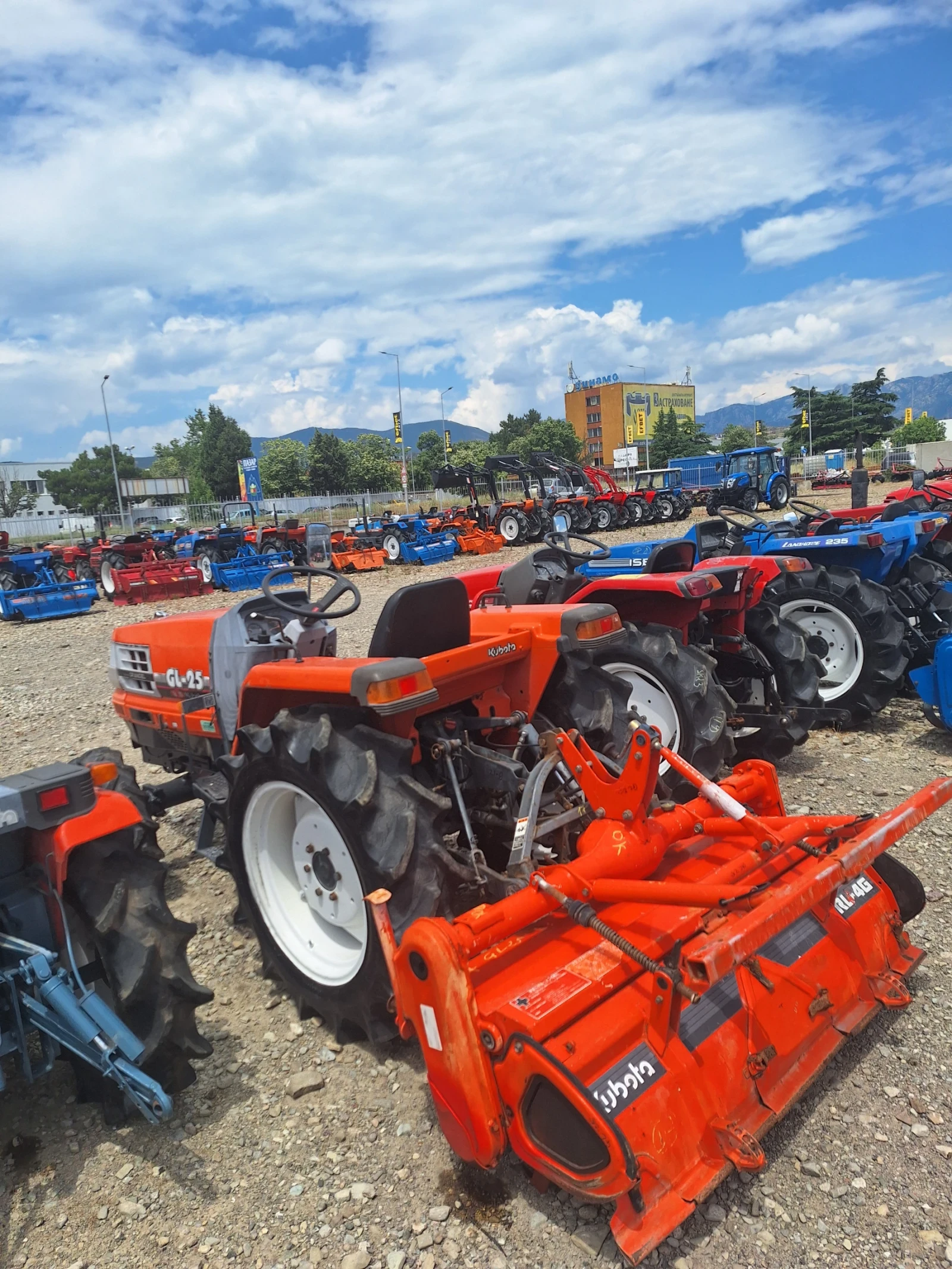 Трактор Kubota, снимка 6 - Селскостопанска техника - 55229910