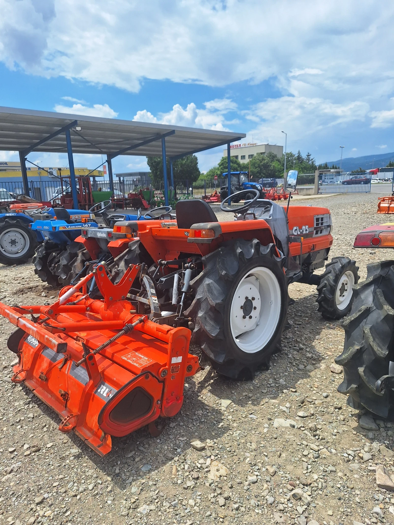 Трактор Kubota, снимка 4 - Селскостопанска техника - 55229910