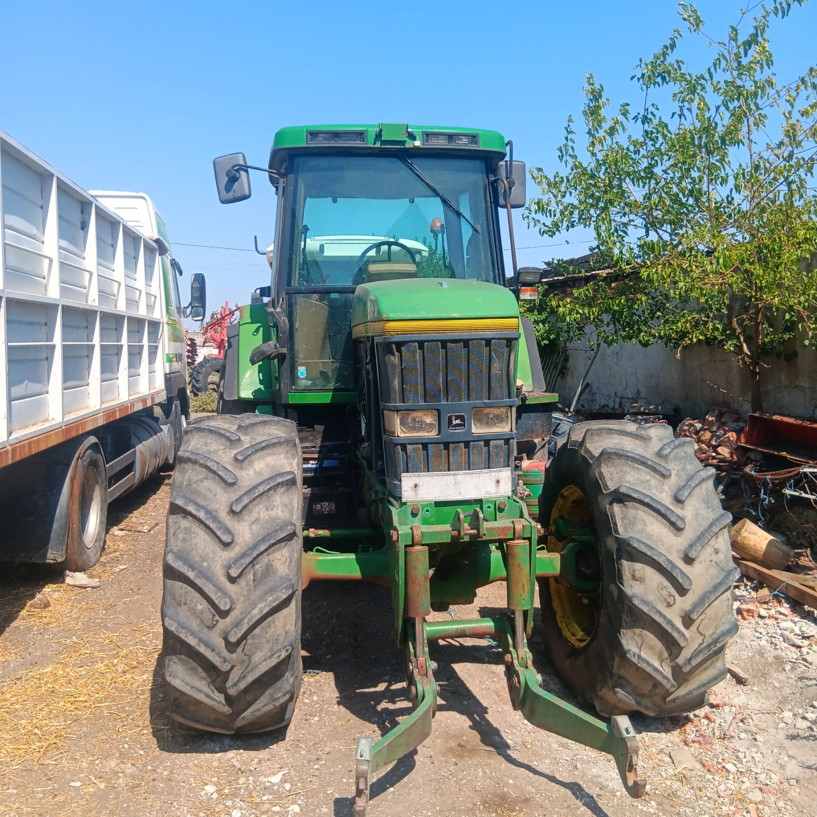 Трактор John Deere 7700