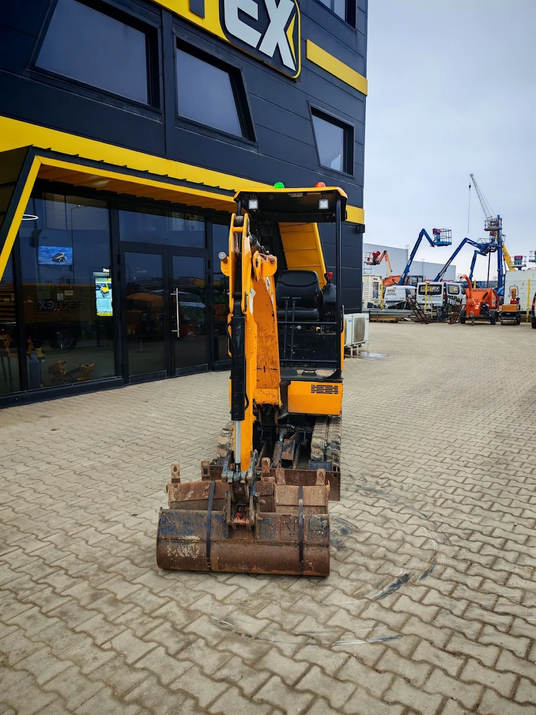 Багер JCB 16C-1 - изображение 2