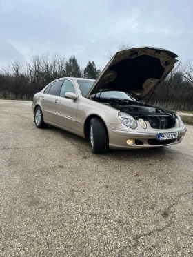Mercedes-Benz E 220, снимка 2