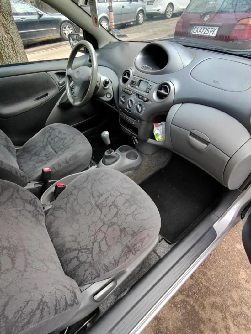 Toyota Yaris 1.0 VVTI, снимка 6 - Автомобили и джипове - 49411785