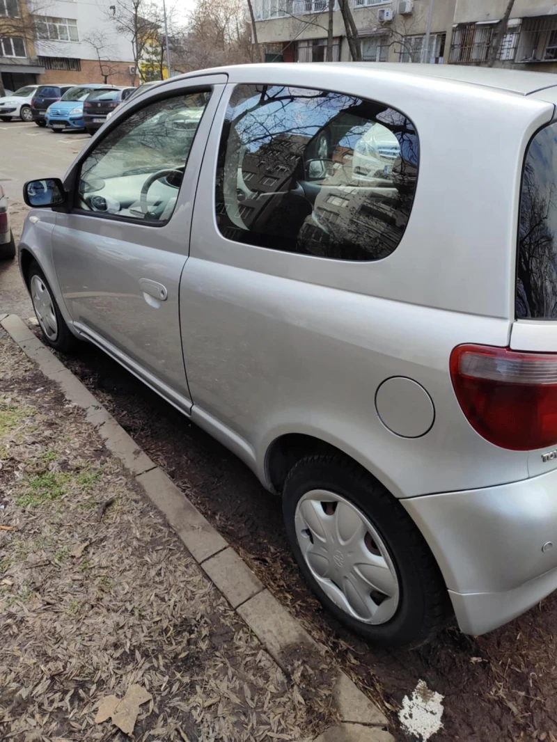 Toyota Yaris 1.0 VVTI, снимка 11 - Автомобили и джипове - 49411785