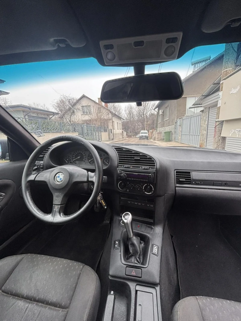 BMW 318 1.8 is, снимка 8 - Автомобили и джипове - 53398877
