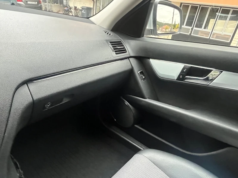 Mercedes-Benz C 220, снимка 6 - Автомобили и джипове - 52634231