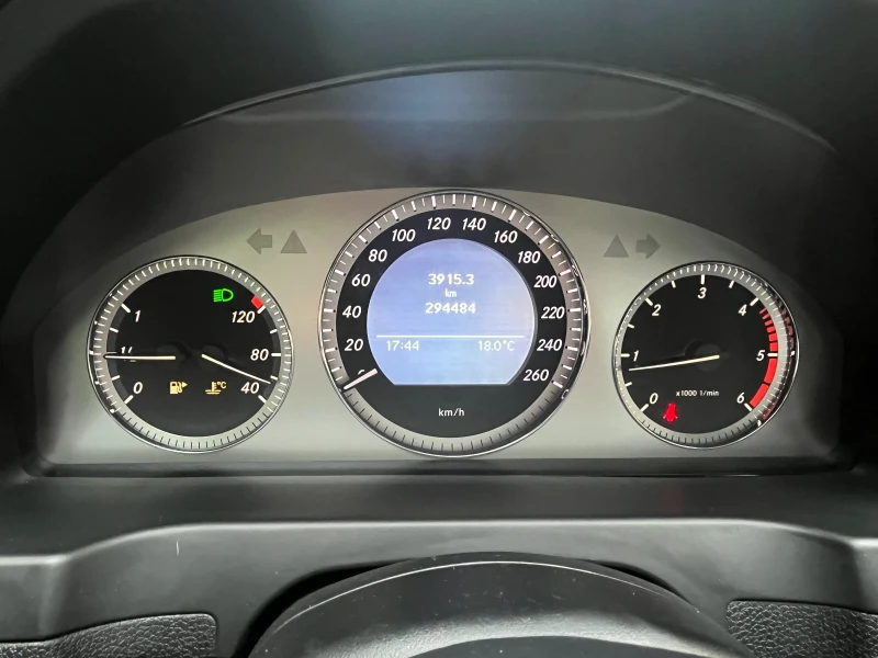 Mercedes-Benz C 220, снимка 3 - Автомобили и джипове - 52634231