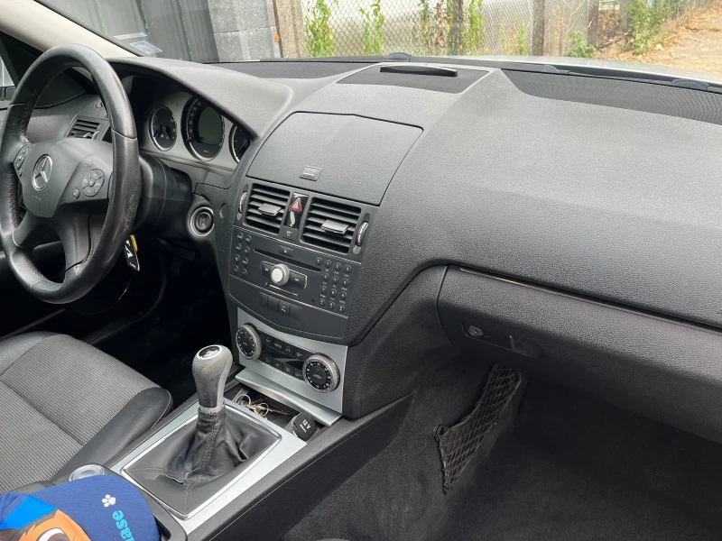 Mercedes-Benz C 220, снимка 2 - Автомобили и джипове - 52634231