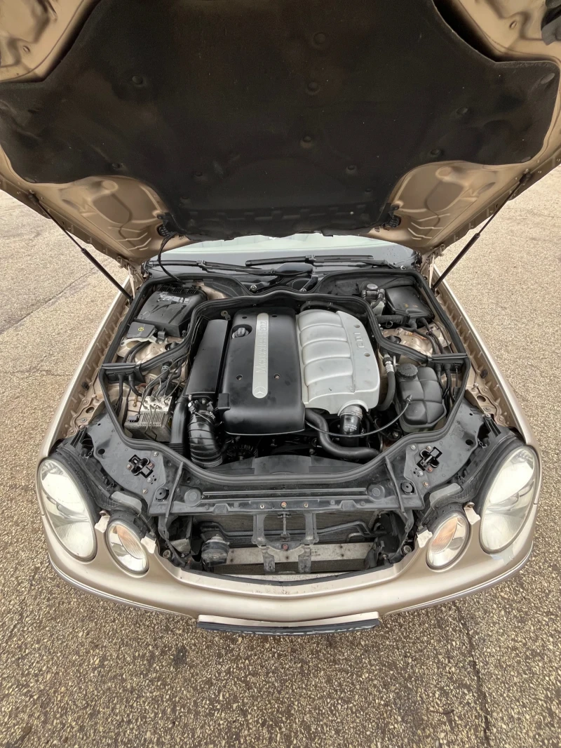 Mercedes-Benz E 220, снимка 16 - Автомобили и джипове - 53291751