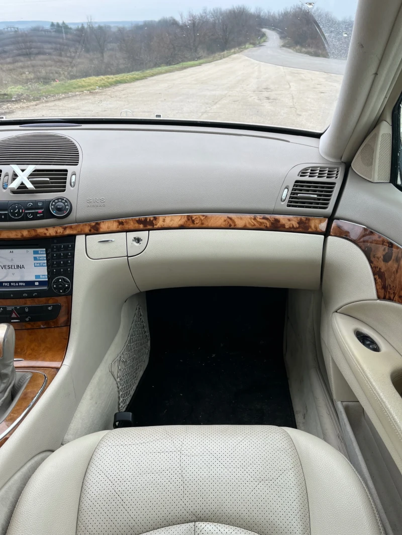 Mercedes-Benz E 220, снимка 11 - Автомобили и джипове - 53291751