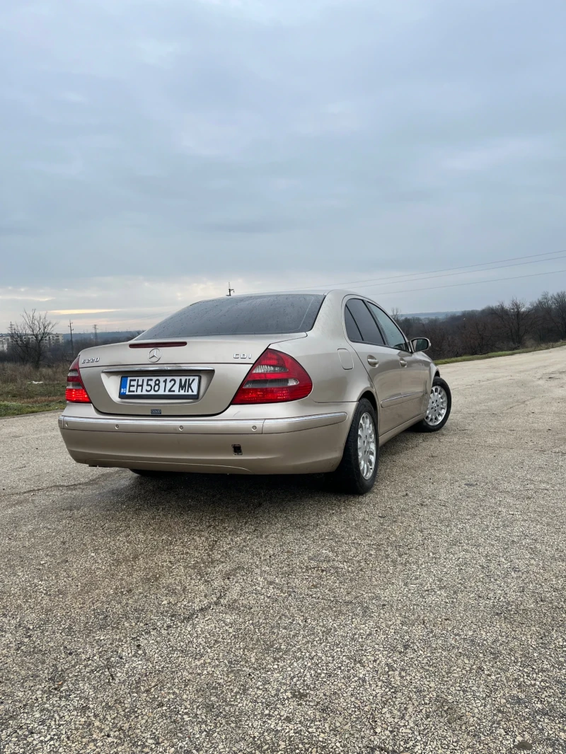 Mercedes-Benz E 220, снимка 4 - Автомобили и джипове - 53291751
