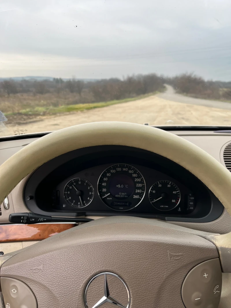 Mercedes-Benz E 220, снимка 12 - Автомобили и джипове - 53291751