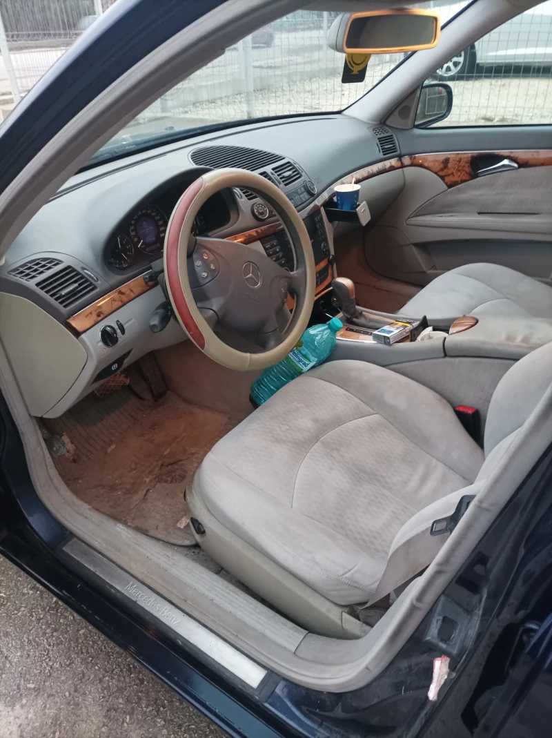Mercedes-Benz E 270, снимка 7 - Автомобили и джипове - 53416831