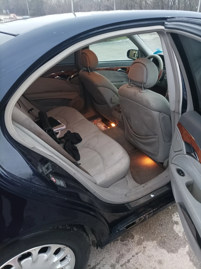 Mercedes-Benz E 270, снимка 10 - Автомобили и джипове - 53416831