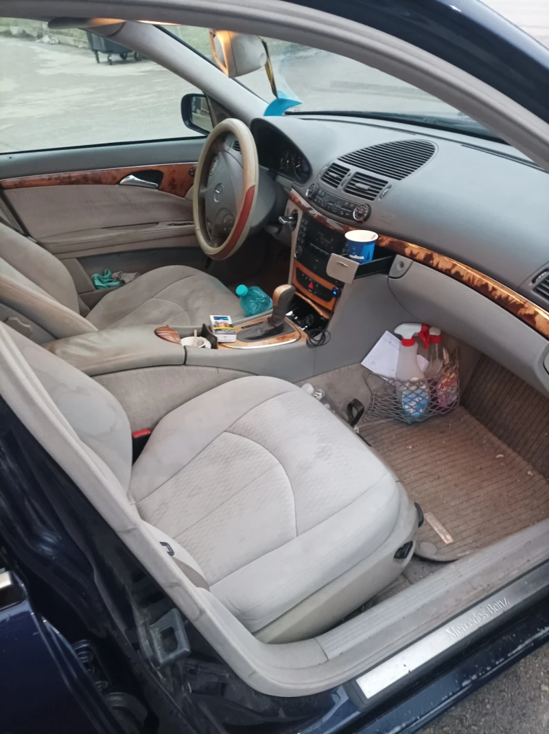 Mercedes-Benz E 270, снимка 11 - Автомобили и джипове - 53416831