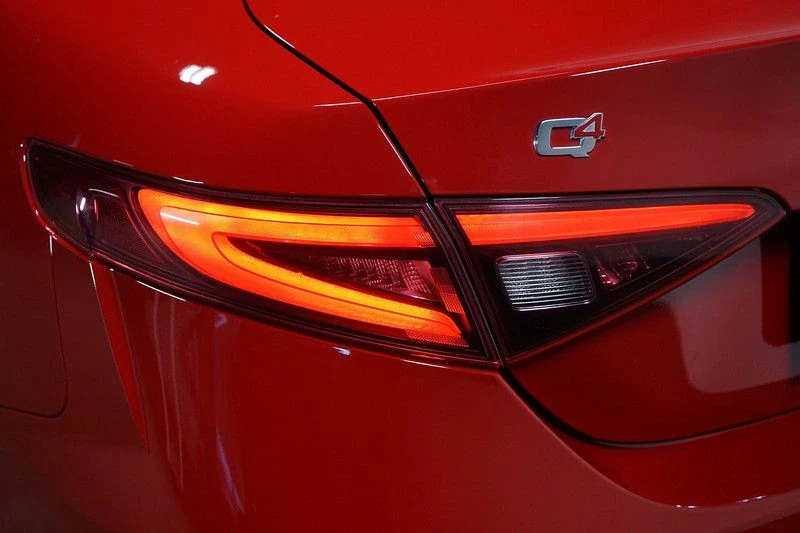 Alfa Romeo Giulia 2.0-TURBO/MEMORY/CARPLAY/ACC/105f - изображение 6
