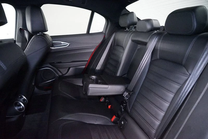 Alfa Romeo Giulia 2.0-TURBO/MEMORY/CARPLAY/ACC/105f | Mobile.bg   12