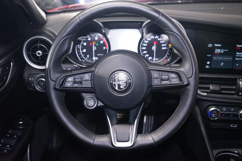 Alfa Romeo Giulia 2.0-TURBO/MEMORY/CARPLAY/ACC/105f - изображение 10