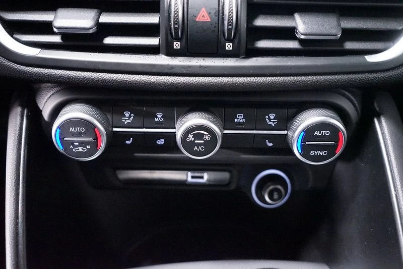 Alfa Romeo Giulia 2.0-TURBO/MEMORY/CARPLAY/ACC/105f | Mobile.bg   16