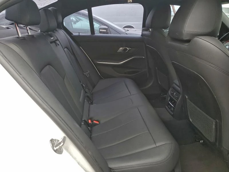 BMW 330 Xdrive* M Pack* Harmon/Kardon* Keyless*  - изображение 10