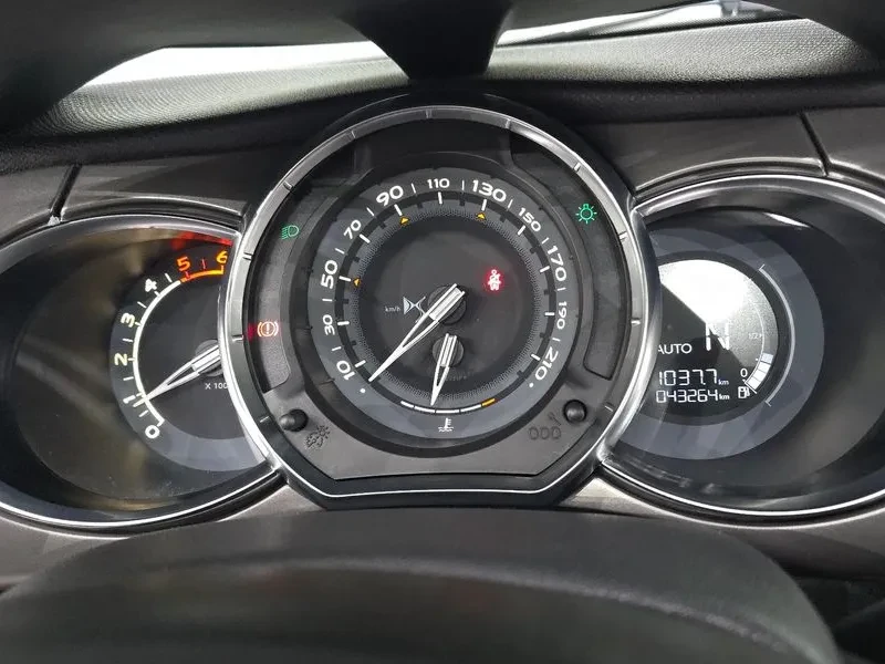 Citroen DS3 1.6 Bluehdi, снимка 8 - Автомобили и джипове - 56574622