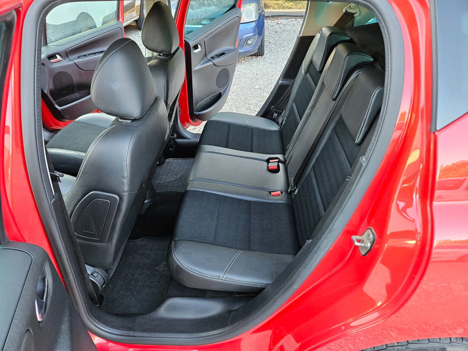 Peugeot 207 1.6 SW Автоматик - изображение 10