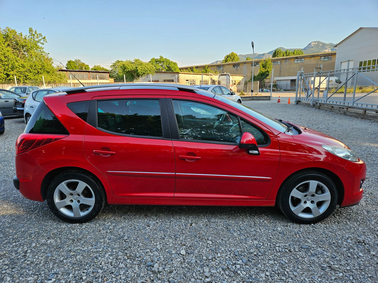 Peugeot 207 1.6 SW Автоматик - изображение 2