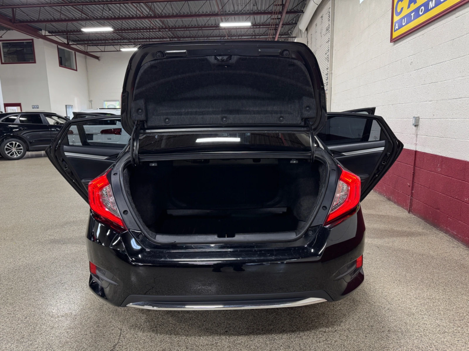 Honda Civic Touring 1.5T / Кожа / ПАНО - изображение 8