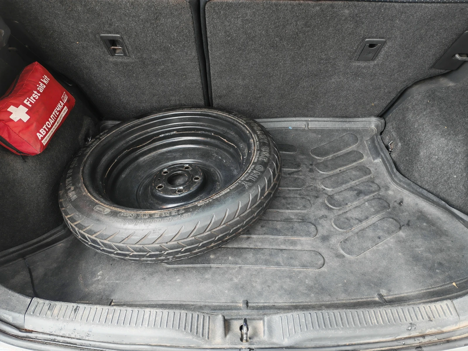 Toyota Auris  1.6 VVTI 132 к.с.FaceLift Navi Evro 5, снимка 14 - Автомобили и джипове - 53925094