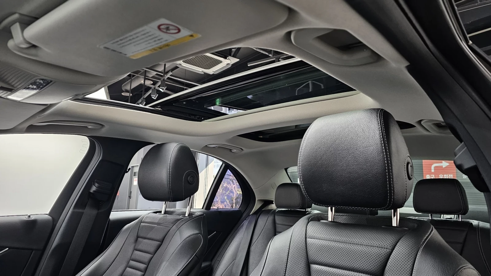 Mercedes-Benz E 300 AVANGARD* AMG PK* ОБДУХ* АМБИЕНТ* 2 КЛЮЧА* КРАЙНА , снимка 14 - Автомобили и джипове - 54170014