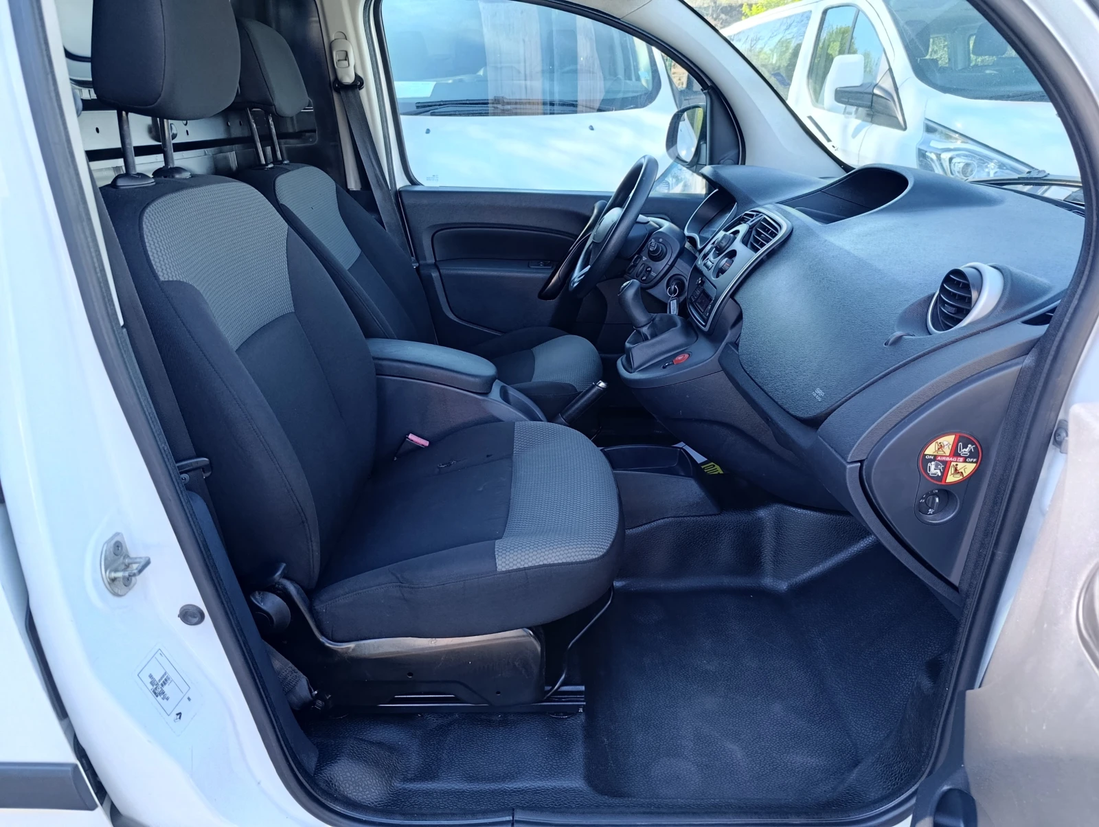 Renault Kangoo 1.5 DCI 75кс., снимка 10 - Автомобили и джипове - 54354211