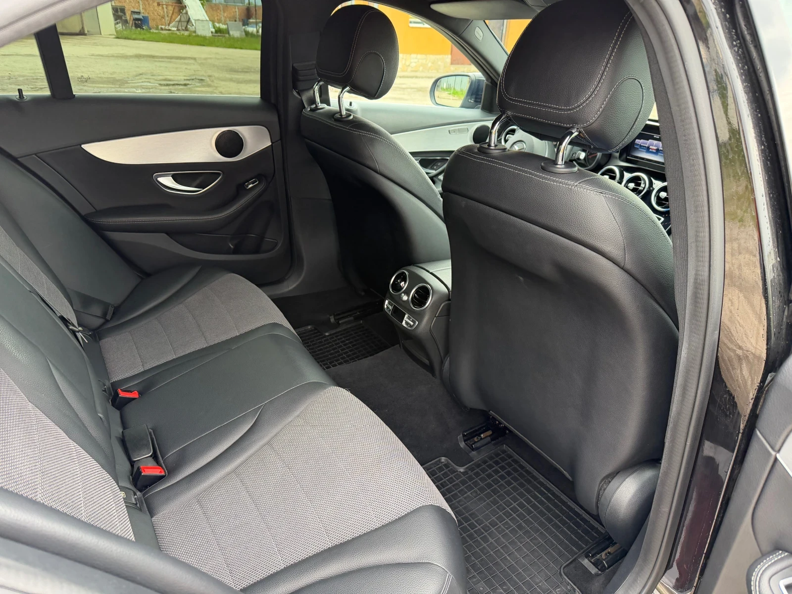Mercedes-Benz C 220, снимка 9 - Автомобили и джипове - 54642307