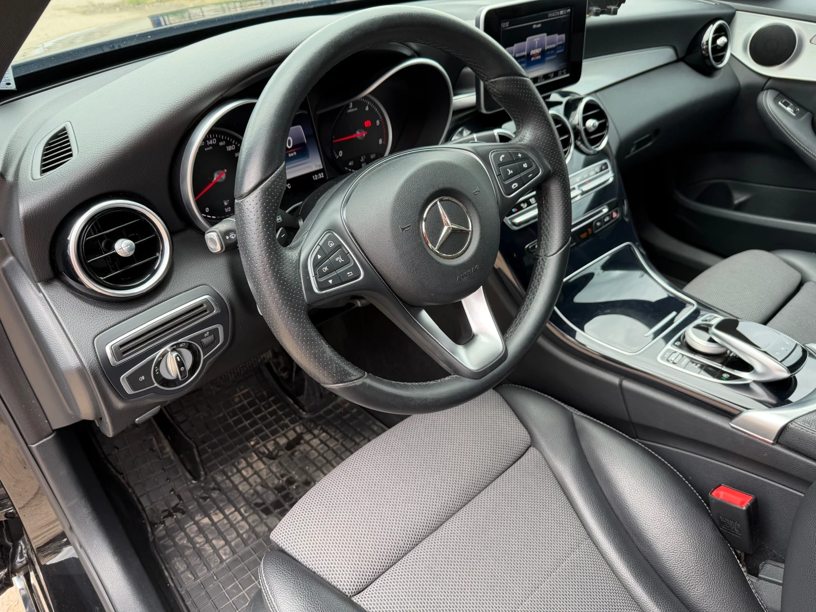 Mercedes-Benz C 220, снимка 15 - Автомобили и джипове - 54642307