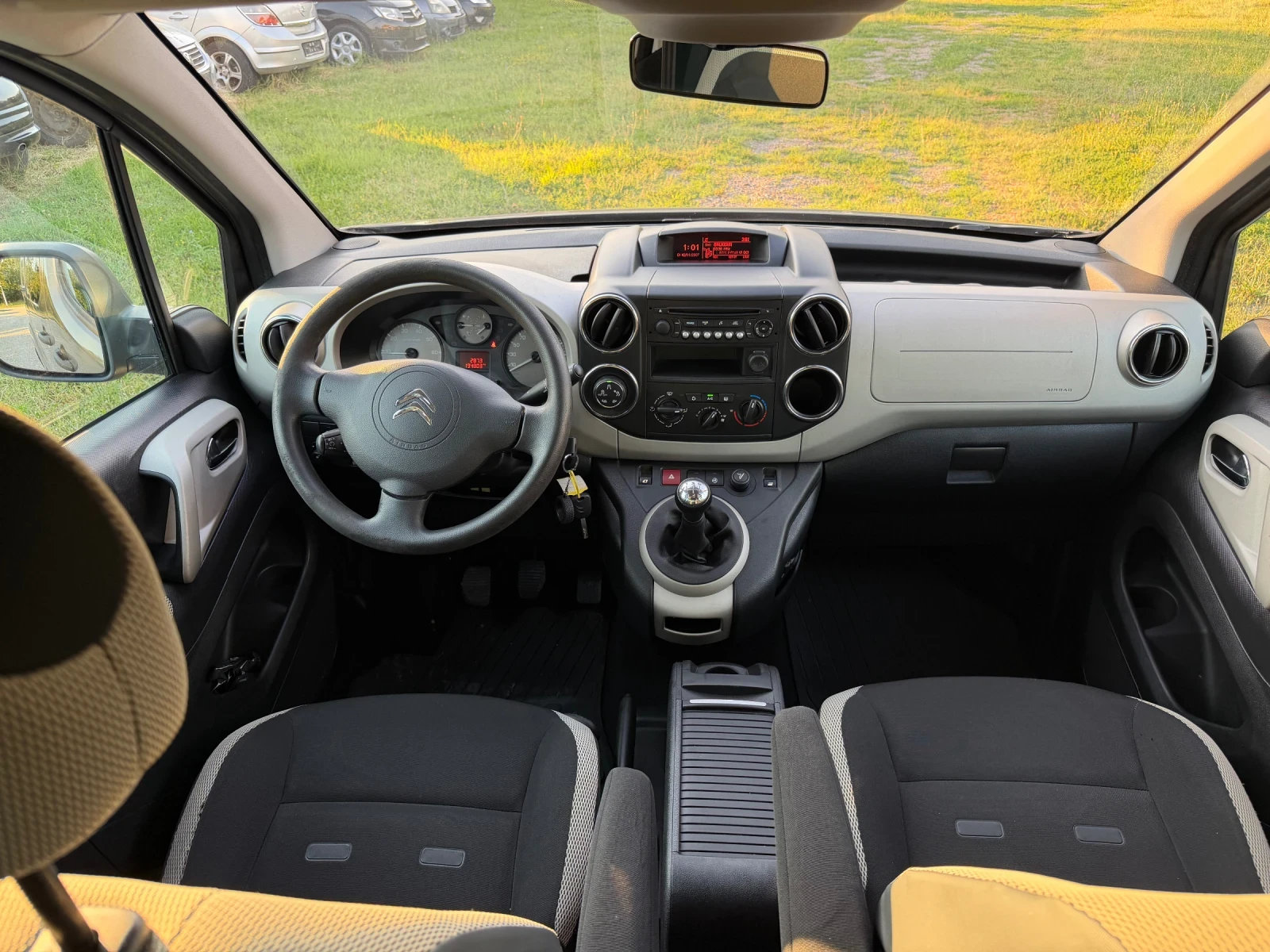 Citroen Berlingo 1.6HDI, снимка 10 - Автомобили и джипове - 55192622
