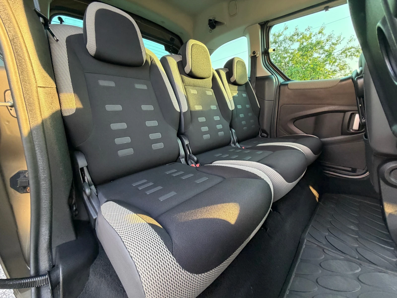Citroen Berlingo 1.6HDI, снимка 8 - Автомобили и джипове - 55192622