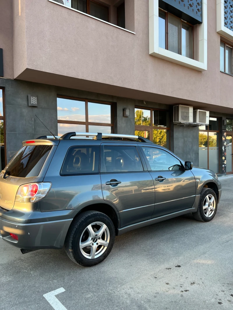 Mitsubishi Outlander 2.0, снимка 4 - Автомобили и джипове - 47620411