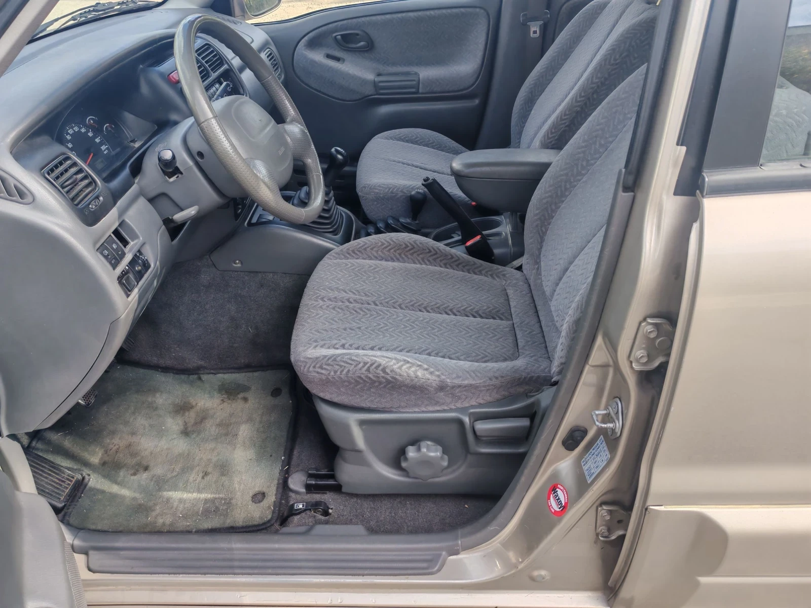 Suzuki Grand vitara 2.5i V6 4X4 KLIMATIK - изображение 10
