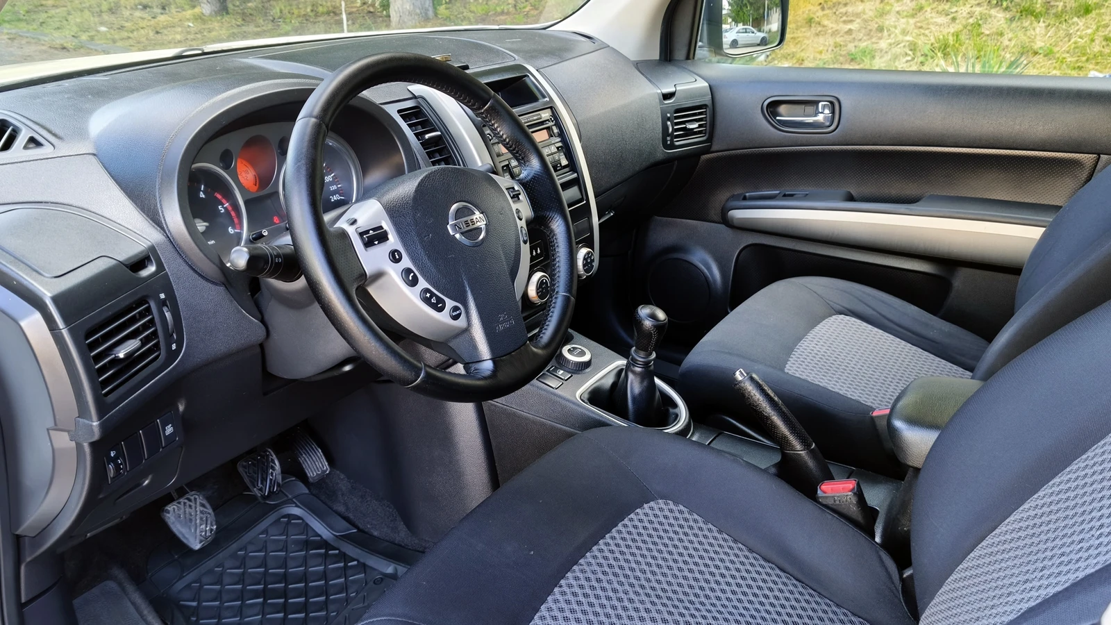 Nissan X-trail 2.0DCi 4x4 Face, снимка 9 - Автомобили и джипове - 54643184