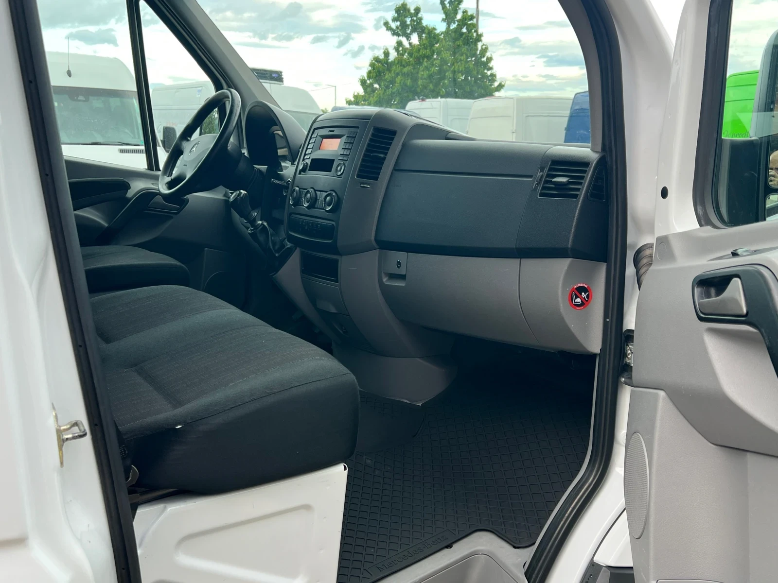 Mercedes-Benz Sprinter 313 9 МЕСТА , 2хКЛИМА , EURO 6, снимка 9 - Бусове и автобуси - 54654316