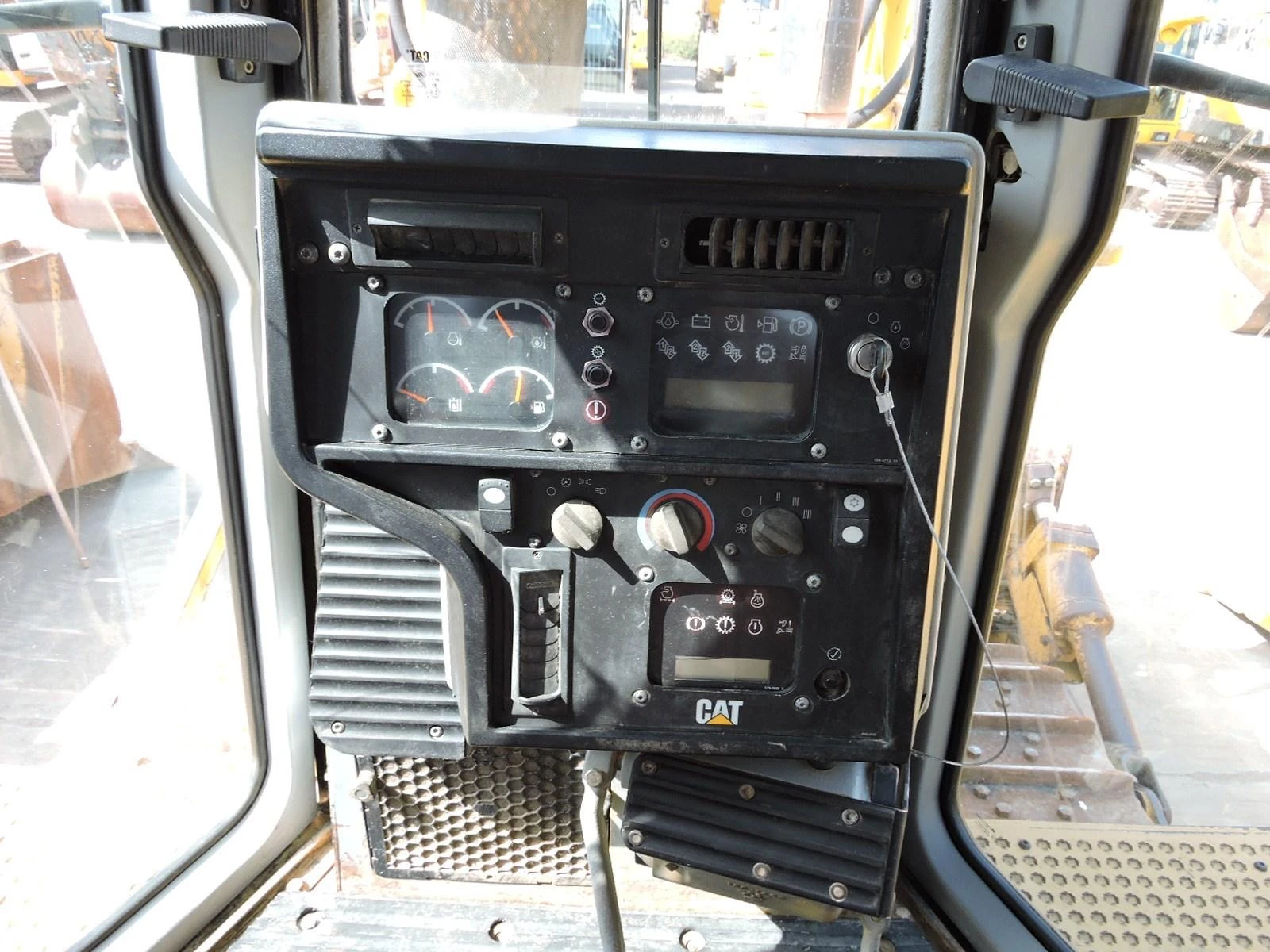 Булдозер Cat D7R , снимка 14 - Индустриална техника - 55539836