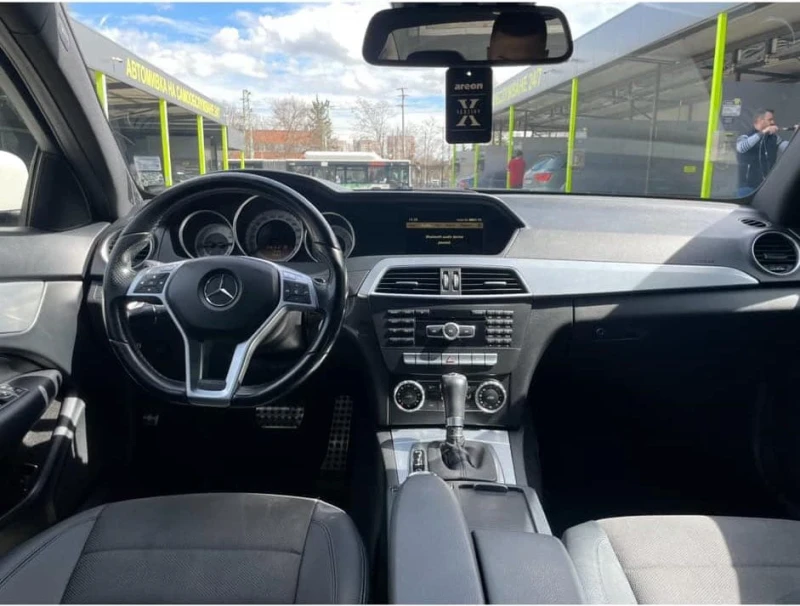 Mercedes-Benz C 220, снимка 3 - Автомобили и джипове - 48635239