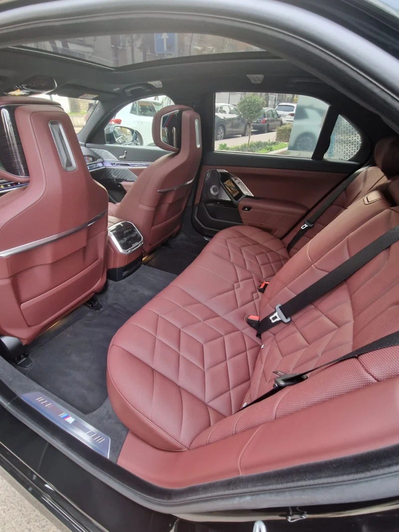 BMW 740 M, iconic glow, Bower& Wilkinson diamond , снимка 10 - Автомобили и джипове - 52668970