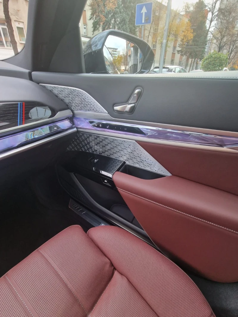 BMW 740 M, iconic glow, Bower& Wilkinson diamond , снимка 12 - Автомобили и джипове - 52668970