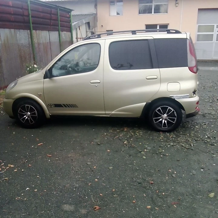 Toyota Yaris verso, снимка 6 - Автомобили и джипове - 47944553